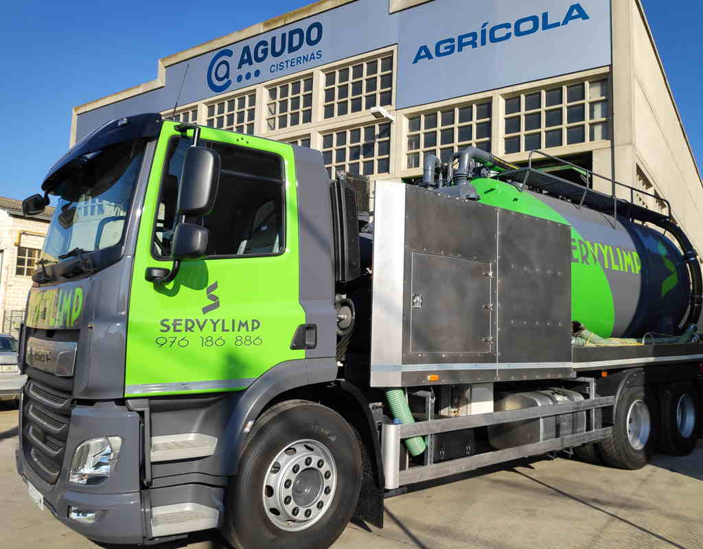 Adaptación de equipo de un camión a otro para cliente Servylimp lateral Adaptación de equipo de un camión a otro para cliente Servylimp lateral