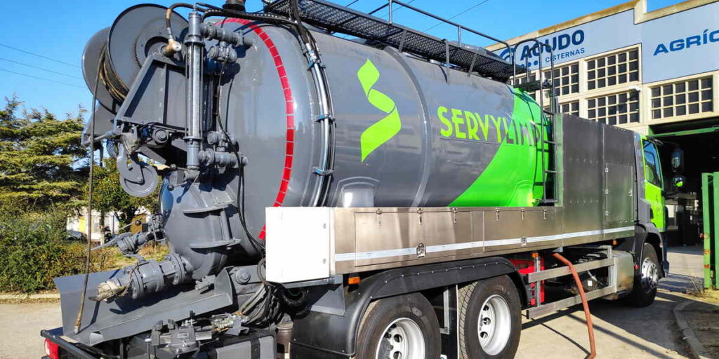 Adaptación de equipo de un camión a otro para Servylimp Adaptación de equipo de un camión a otro para Servylimp