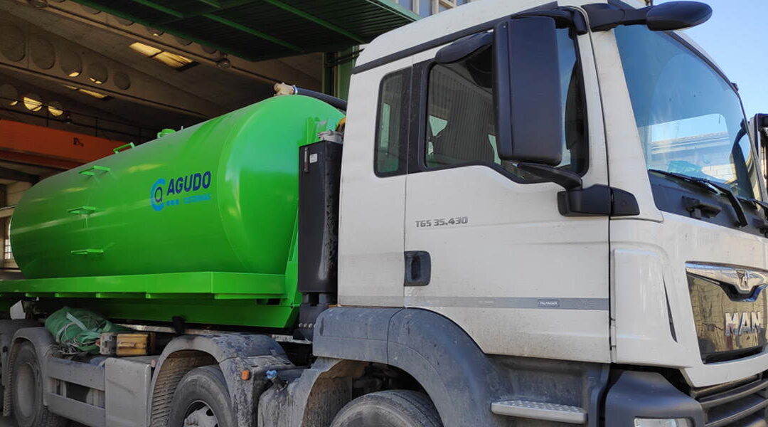 Entrega de cisterna Rinacon Gestión: Cisterna Compacta sobre bastidor de Gancho Multilift