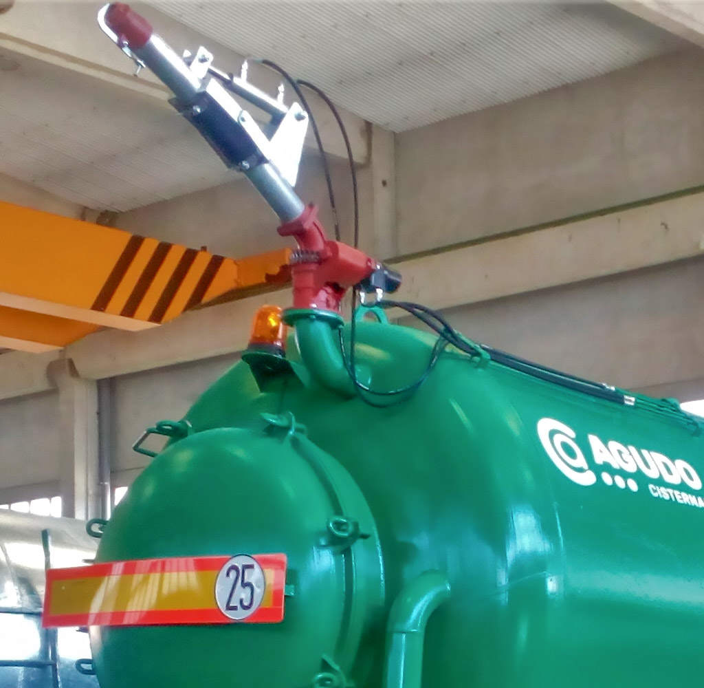 Cisterna gancho multilift 14.000 litros Rinacon Gestión