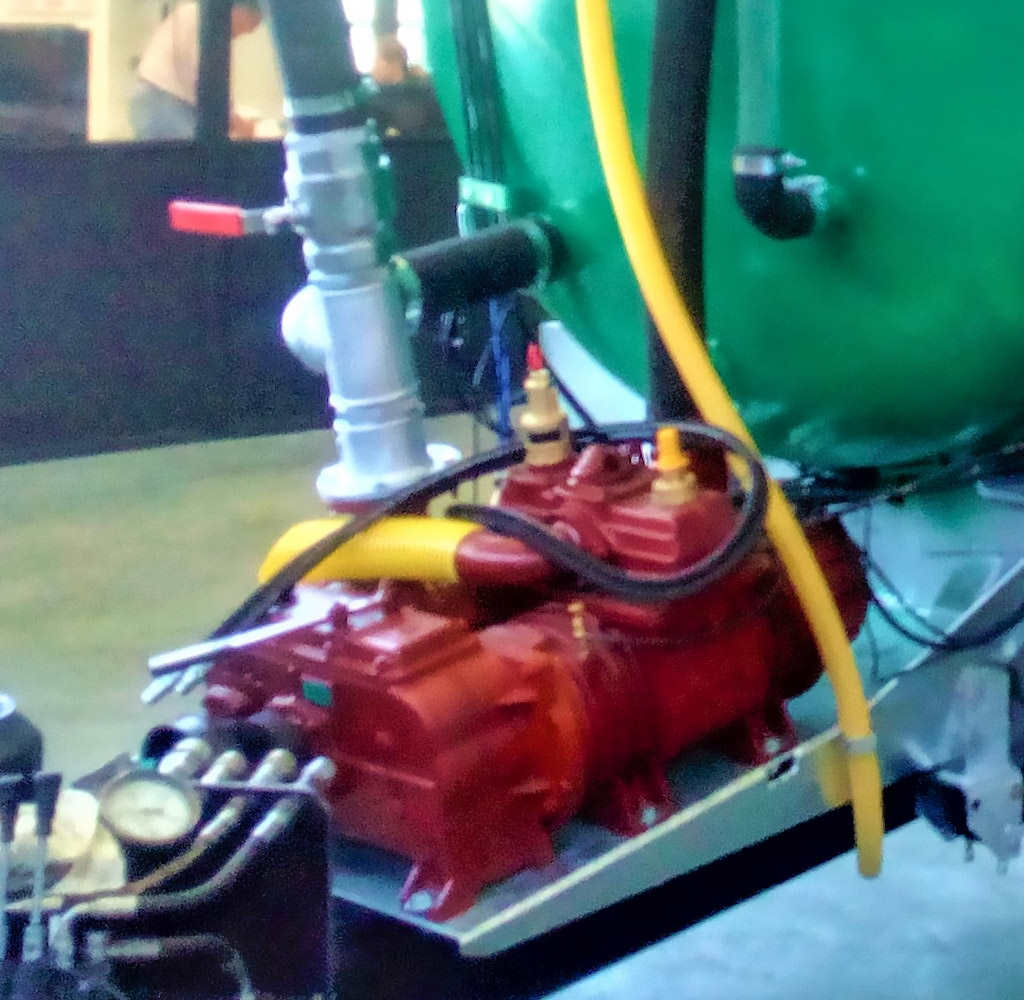 Cisterna compacta sobre bastidor de gancho multilift 14.000 litros Rinacon Gestión