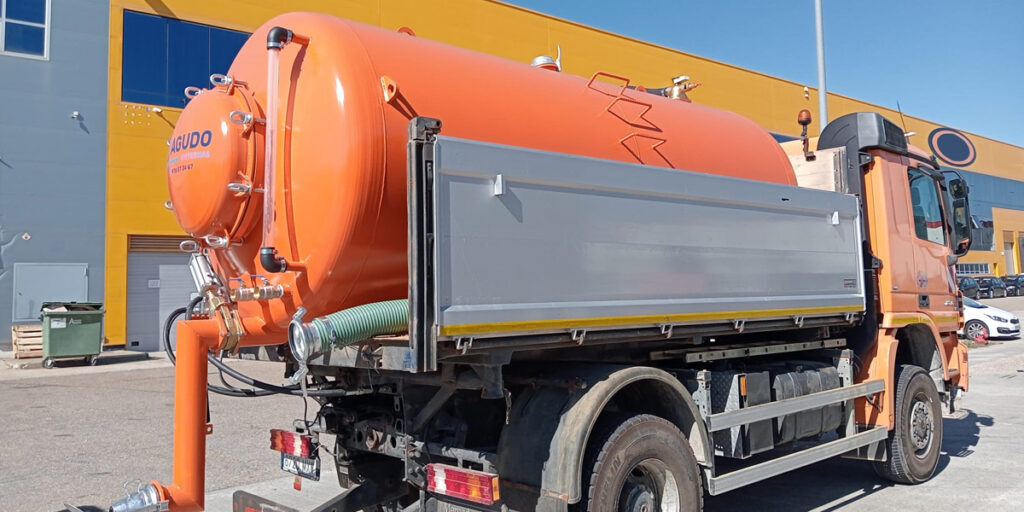 entrega-de-equipo-cisterna-sobre-camion-12000-litros-canteras-blocona